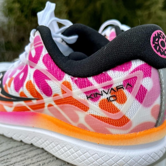 NWOT - Saucony x Dunkin’ Kinvara 10 - Toddler Size 10.5 - Boston Marathon 2019 - Picture 6 of 9